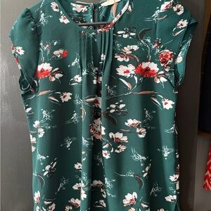 fun 2 fun Green Floral Pleated Cap-Sleeve Blouse